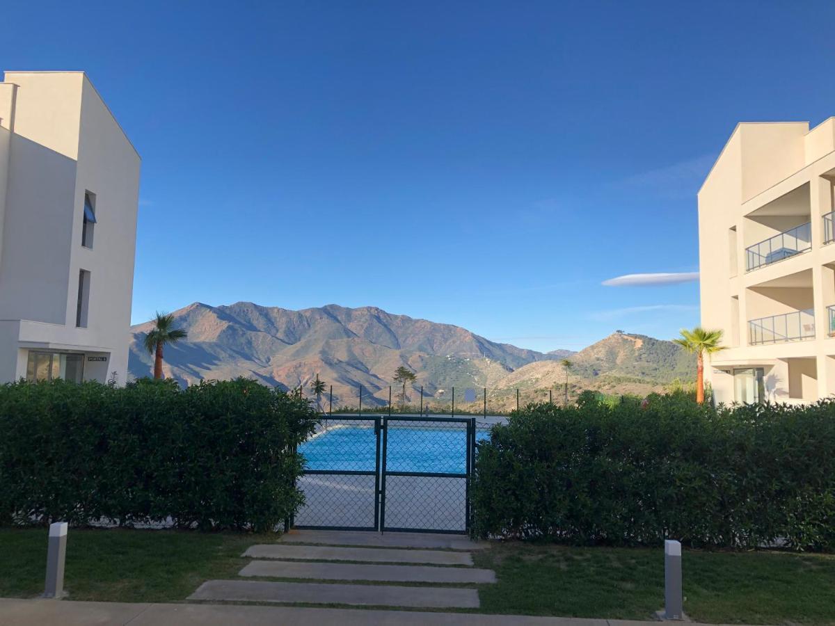 - Sleeps 4 - Parking - Garden - Pool