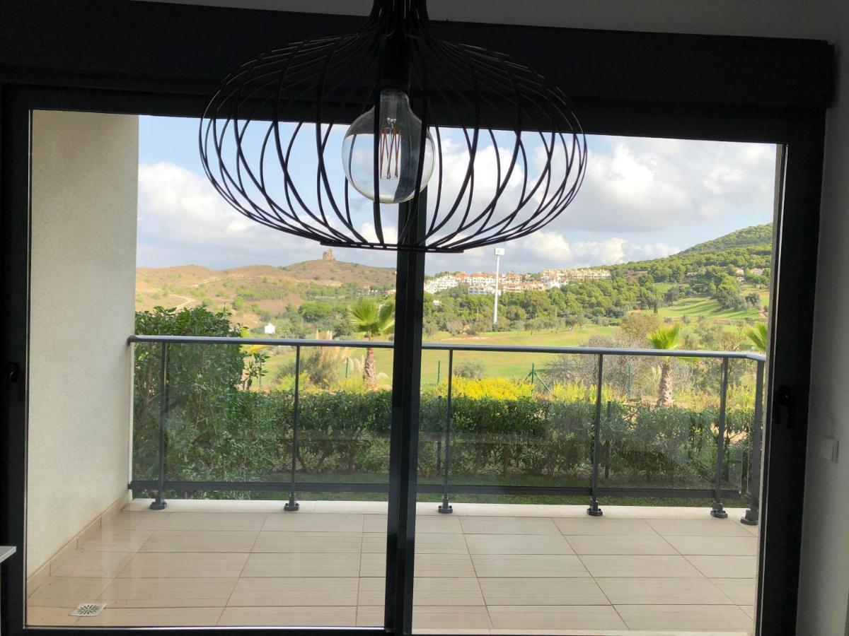 Appartement - Sleeps 4 - Parking - Garden - Pool