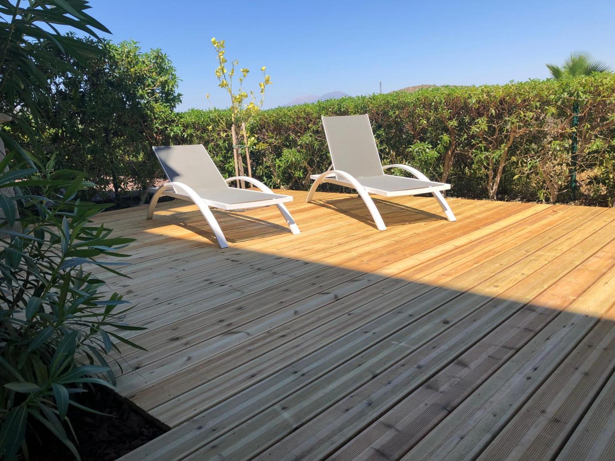 - Sleeps 4 - Parking - Garden - Pool