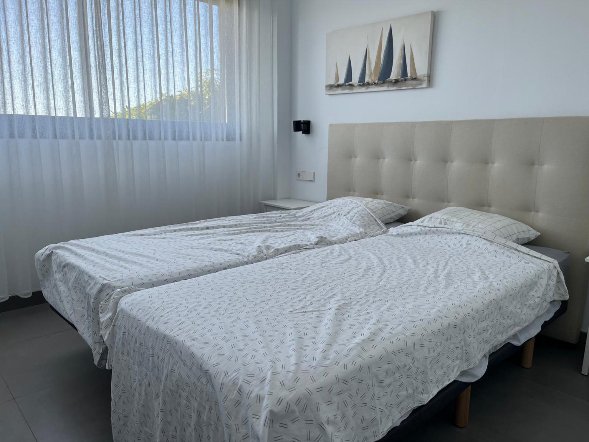 - Sleeps 4 - Parking - Garden - Pool Apartament