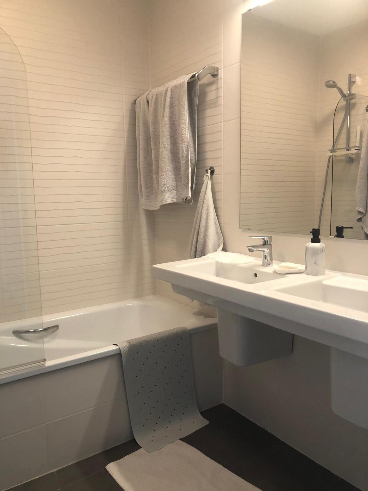 Apartament - Sleeps 4 - Parking - Garden - Pool *